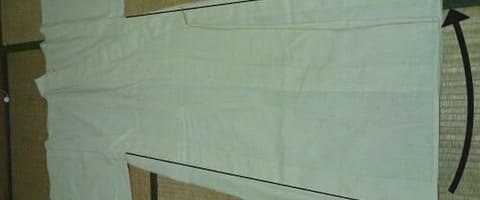 背縫いを重ねて畳む
